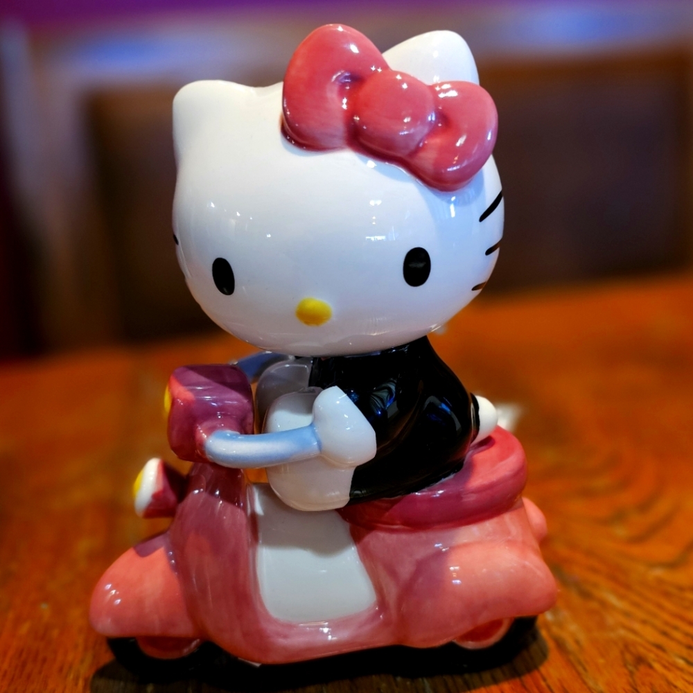 Blue Sky  Hello Kitty  Scooter Figurine
